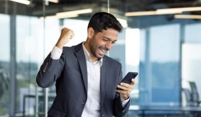 Kunde freut sich über die guten Klickzahlen