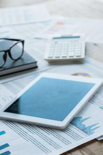 Tablet auf einem Schreibtisch